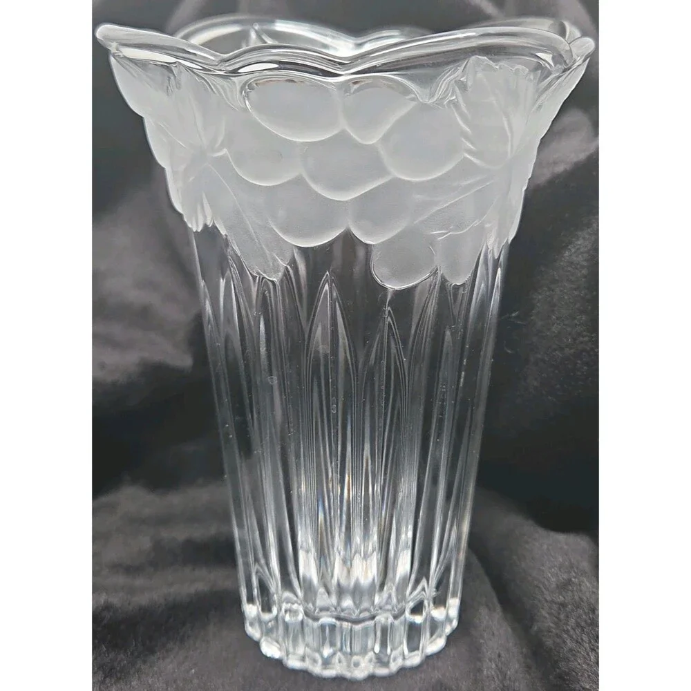 Mikasa Crystal Glass Vase Frosted Embossed Grape Vine Scalloped